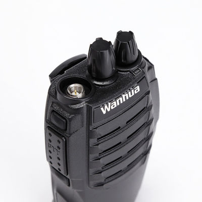 Puissance de sortie 2W Walkie Talkie avec une impédance d'antenne de 50Ω et une batterie rechargeable