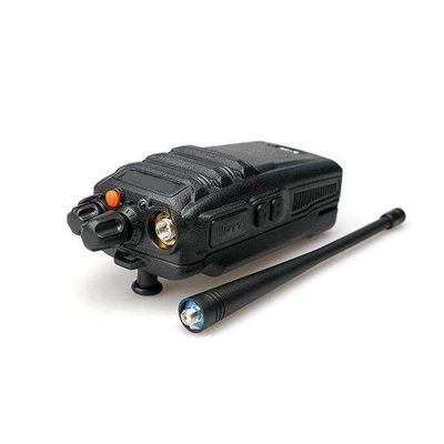Puissance de sortie 2W 16 Canaux de stockage VHF UHF Walkie Talkie pour la communication dans les restaurants