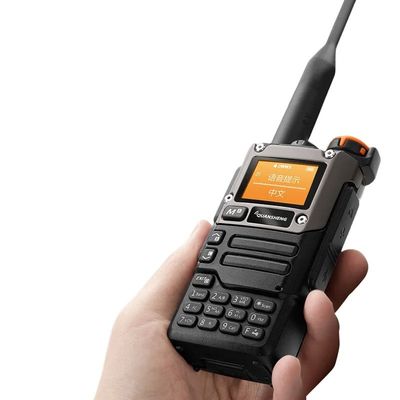 Radio analogique à double bande à deux voies walkie-talkie noir portable pour une communication fluide