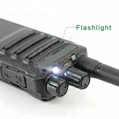 Émetteur radio à deux voies UHF de 128*60*33 mm pour une plage de fréquences de 400 à 470 MHz