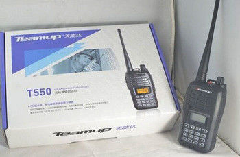 Le plus puissant T550 VHF/UHF walkie talkie avec une puissance de sortie de 4W et 16 canaux de stockage