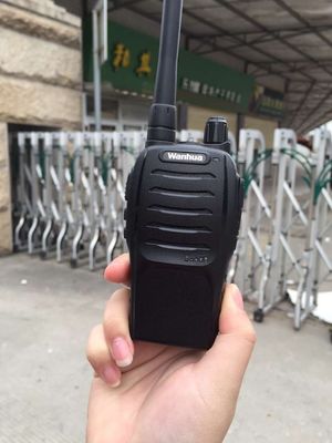 Les radios à fréquence UHF de type 2W ont une puissance de sortie