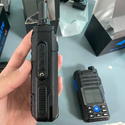 Communication en temps réel avec Avaialble OEM 110*56*34mm Walkie Talkie et affichage coloré