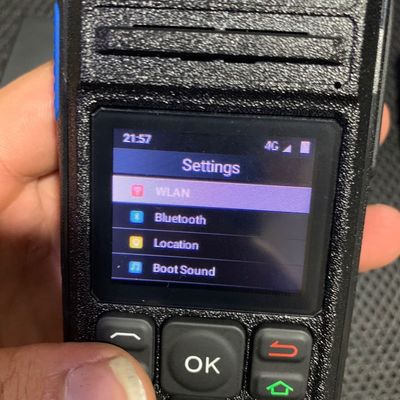 Portable 4G Walkie Talkie avec GPS carte SIM WCDMA Wifi Bluetooth et Zello sans fil
