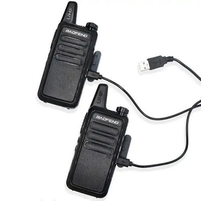 Chargement USB Radio Walkie Talkie à deux voies 115 * 60 * 33 mm avec modèles numériques XIR P3688